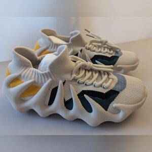 New, Octopus Coconut Women's Creamy White Summer Shoes. Size 8 US (39 EU)